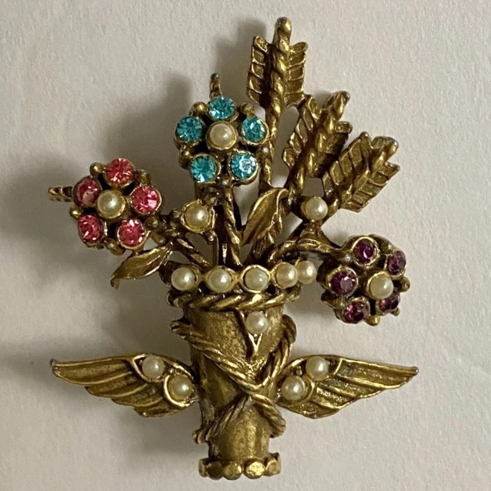 Vintage Coro 1940s Signed Cupids Quiver & Arrows Rhinestone & Pearl Brooch